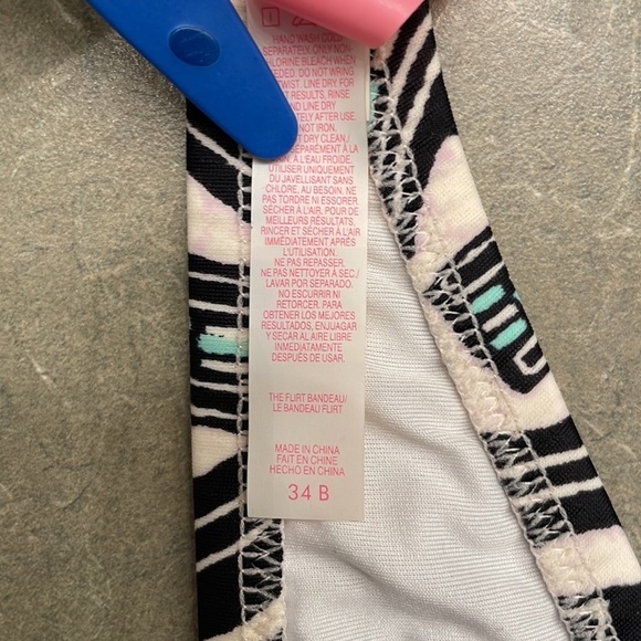 VICTORIA’S SECRET Strapless bikini swim top with mesh and clip in back. Size 34B - Picture 6 of 10